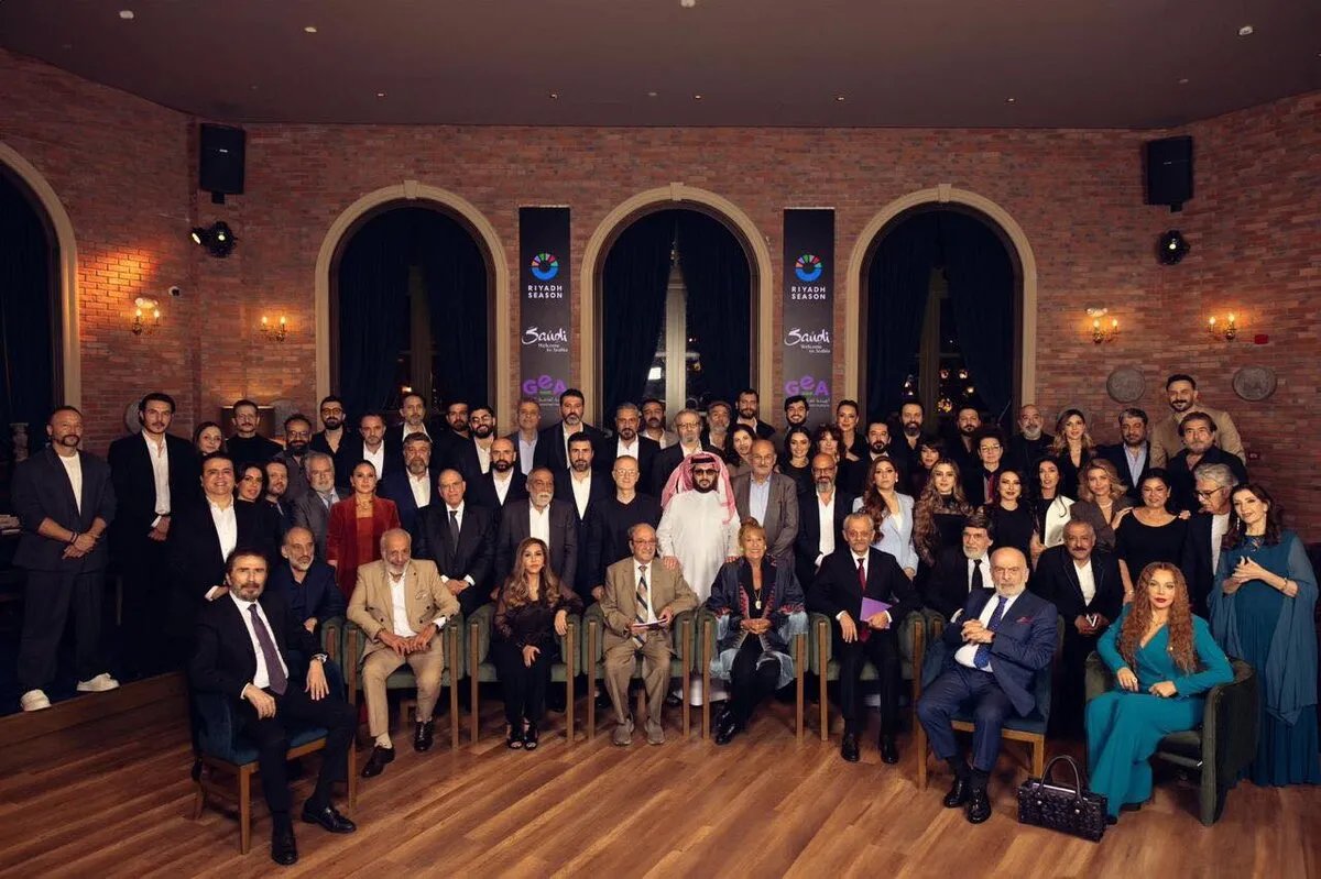 لم الشمل في الرياض: نجوم الدراما السورية يجتمعون بعد سنوات من الفراق