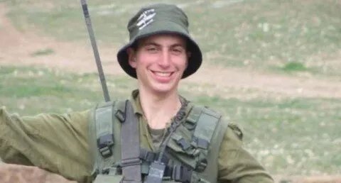 إسرائيل تتسلم رفات هدار غولدن عبر الصليب الأحمر وسط حديث عن صفقة تبادل مع حماس