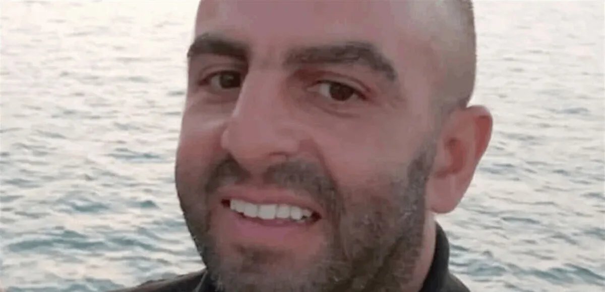 سمير زيتوني: بطل جزائري ينقذ ركاب قطار في بريطانيا من هجوم ويستفيق من غيبوبته