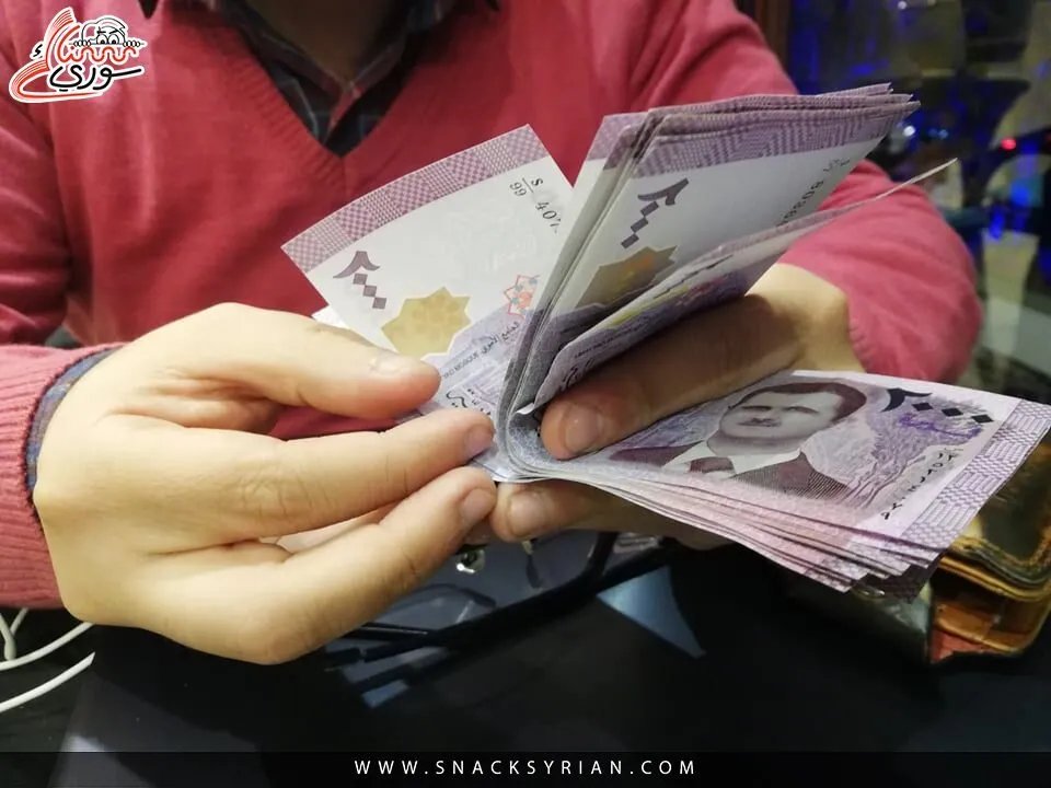 رواتب دير الزور: موظفون يواجهون مشقة السفر إلى إدلب بسبب تطبيق "شام كاش"