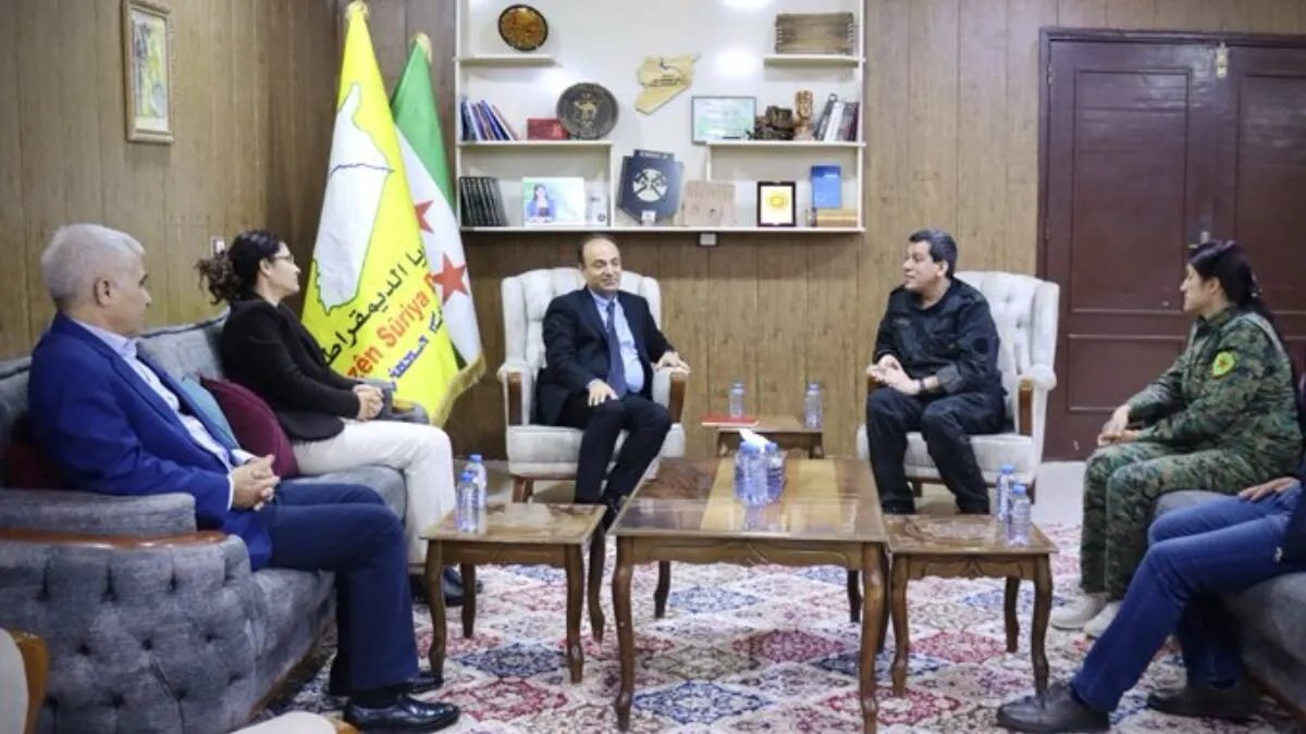 مظلوم عبدي يسرع الاندماج و'قسد' تتفاوض على مناصب في وزارة الدفاع السورية بعد انضمام سوريا للتحالف الدولي