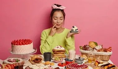 وداعاً للرغبة الشديدة في السكر: استراتيجيات ذكية للاستمتاع بالحلويات باعتدال