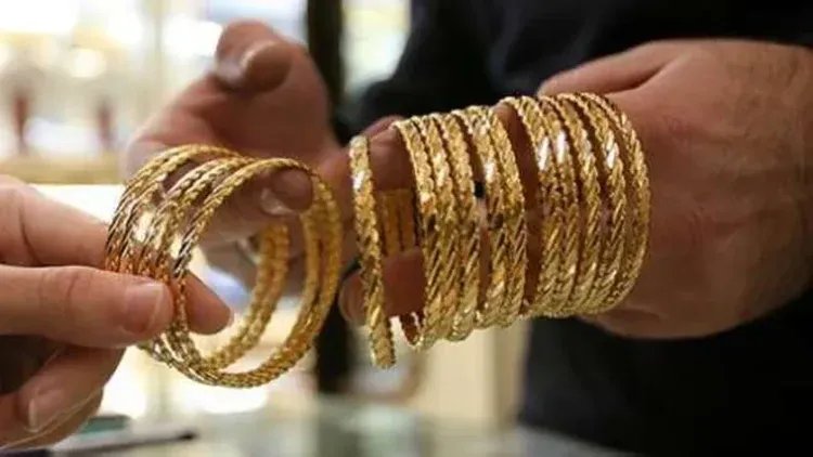 صعود جديد للذهب في سوريا مع انخفاض طفيف في قيمة الليرة