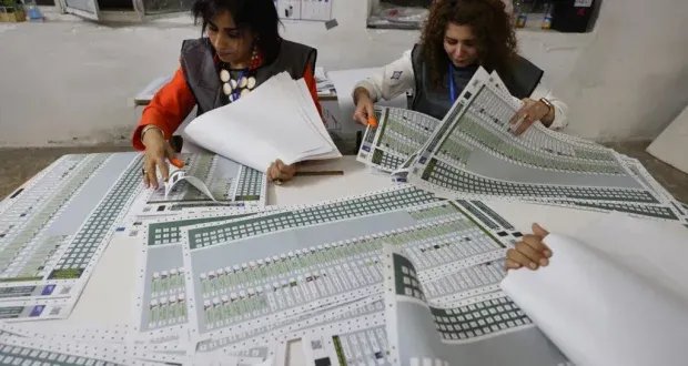 العراق يعلن نتائج الانتخابات البرلمانية مع تجاوز نسبة المشاركة 55%