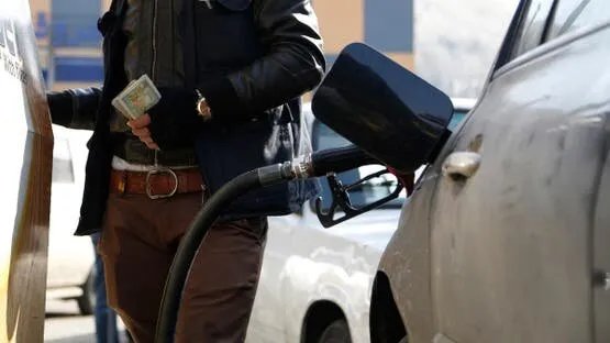 انخفاض أسعار المحروقات في سوريا يثير التفاؤل ويخفف الأعباء المعيشية
