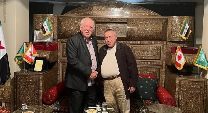 بعد ربع قرن: لقاء تاريخي يجمع مأمون الحمصي وفايز سارة واستعادة لذكرى العصيان المدني في سوريا