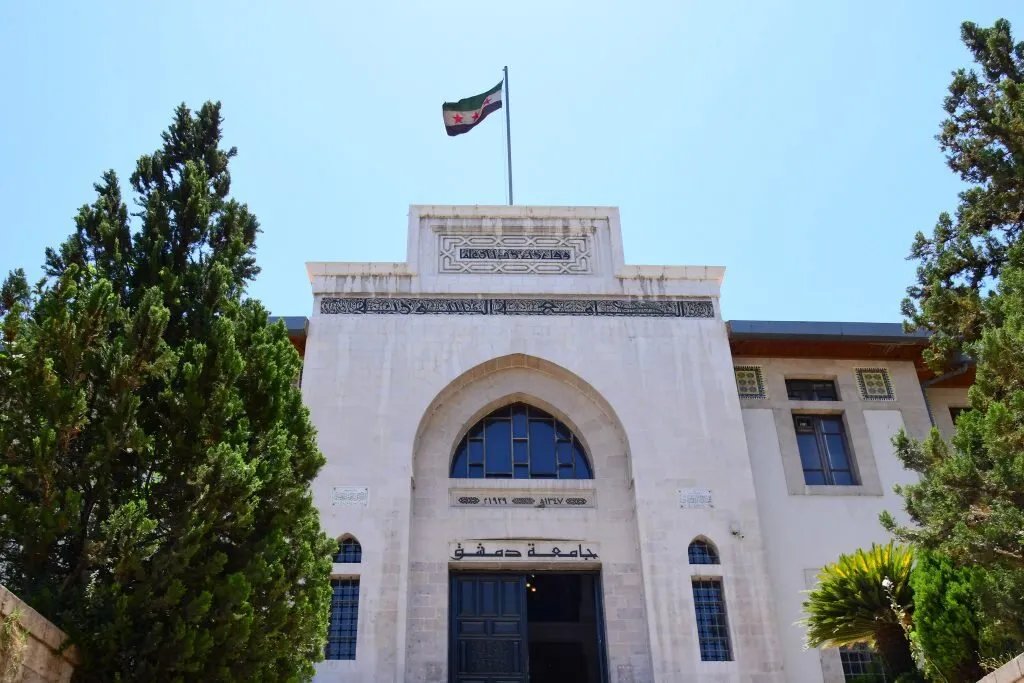 جامعة دمشق تستقبل الأساتذة المفصولين في فترة النظام السابق وتدعوهم لاستكمال إجراءات العودة