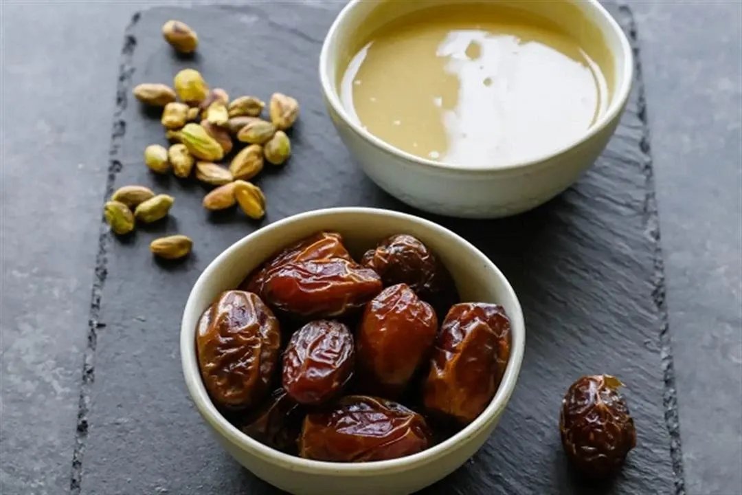 اكتشف فوائد التمر والطحينية: مزيج مثالي للطاقة والتوازن النفسي