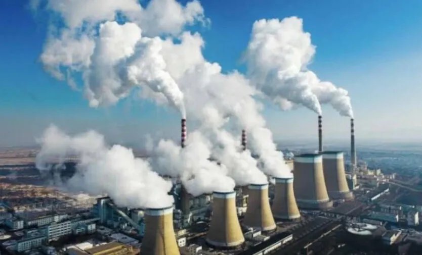 دراسة تحذر: انبعاثات الوقود الأحفوري تسجل مستوى قياسياً في 2025 وهدف 1.5 درجة مئوية بات بعيد المنال