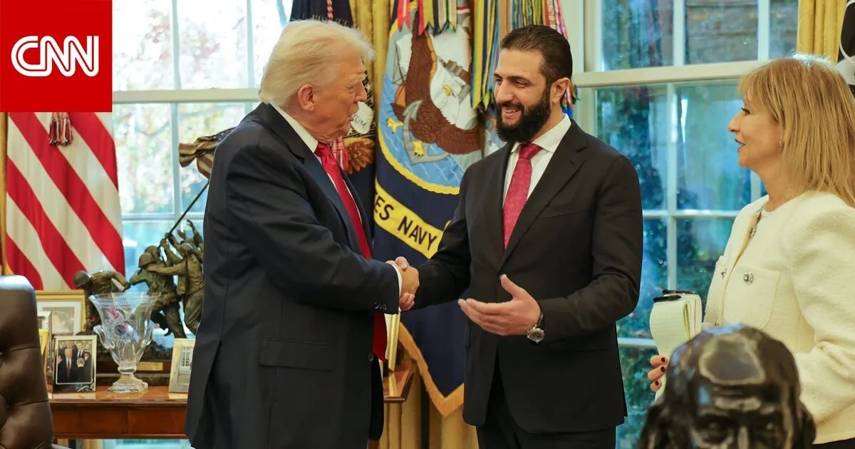 ترامب يمازح الشرع بشأن عدد الزوجات خلال تبادل الهدايا.. فيديو يثير ضجة