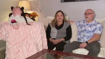 قصة ملهمة: أمريكية تتحدى مرضاً نادراً وتعيش حتى العشرين رغم فقدان معظم دماغها