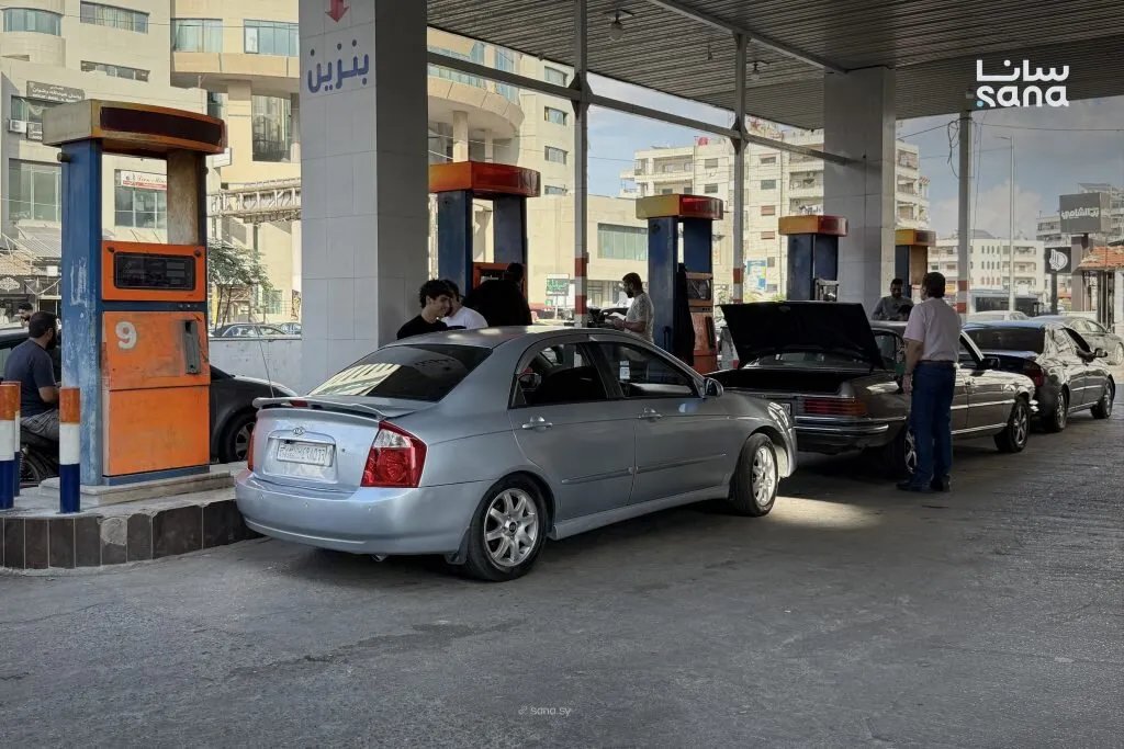 اللاذقية: انخفاض أسعار المحروقات يبث الأمل بتحسن معيشي واقتصادي