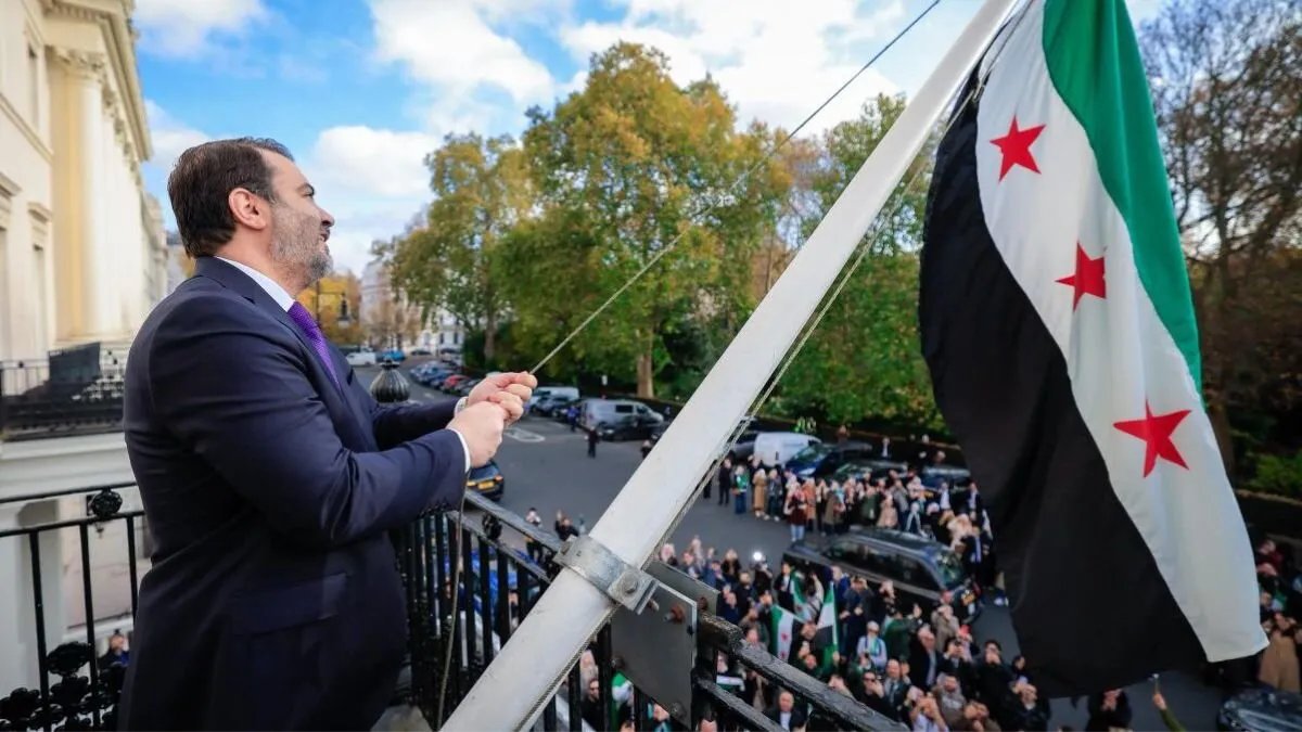 بعد 14 عامًا من الإغلاق: افتتاح السفارة السورية في لندن بحضور الشيباني