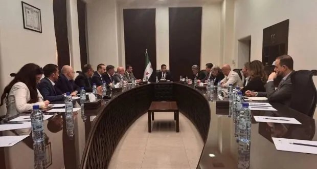 وزير الصحة يبحث مع منتجي الأدوية تطوير الصناعة الدوائية السورية وتعزيز تنافسيتها