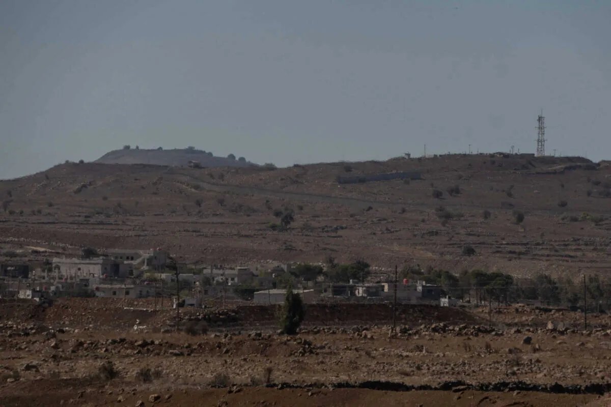 بعد مرور عام تقريبًا: استمرار الاحتلال الإسرائيلي لأجزاء من جنوب سوريا وتصاعد معاناة السكان
