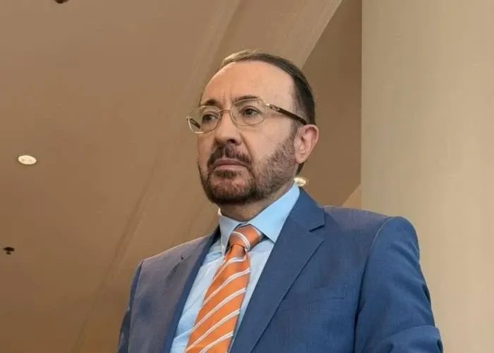 فيصل القاسم يحذر من تفاقم الأوضاع في الجنوب السوري ويكشف عن غياب ملف السويداء في مباحثات واشنطن