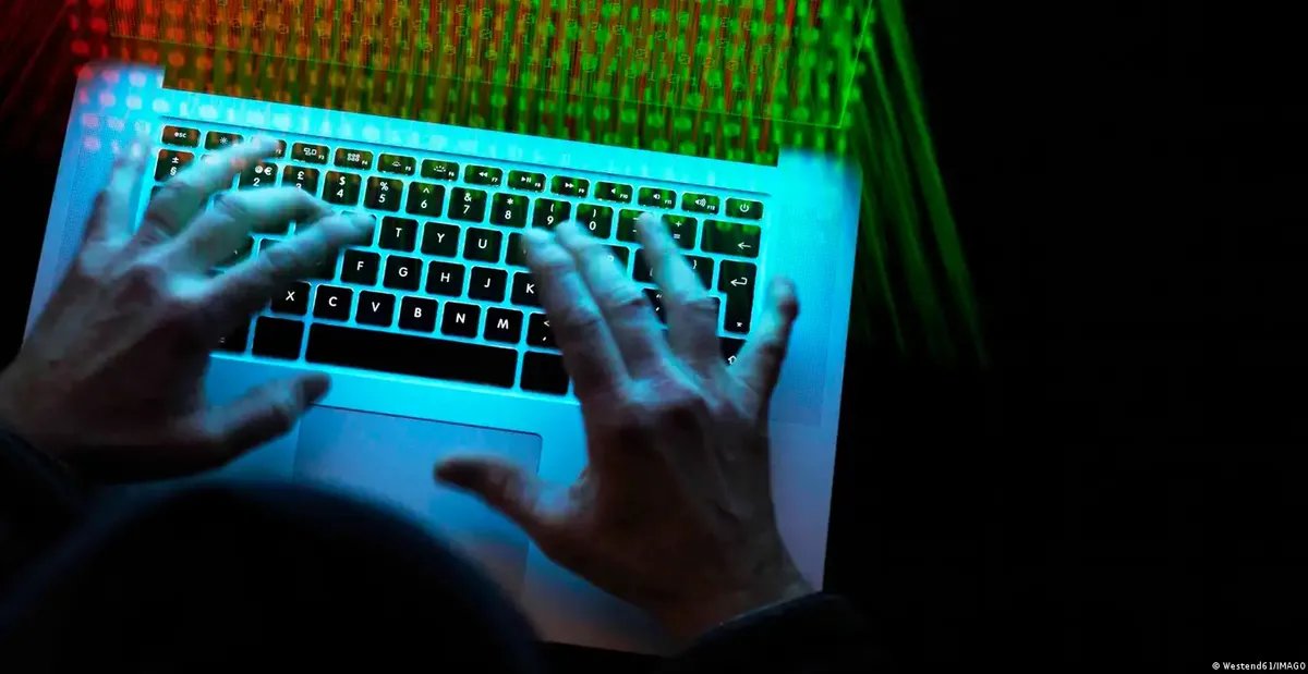 ألمانيا تشن حملة واسعة لمكافحة الدعاية الإسلاموية المتطرفة على الإنترنت