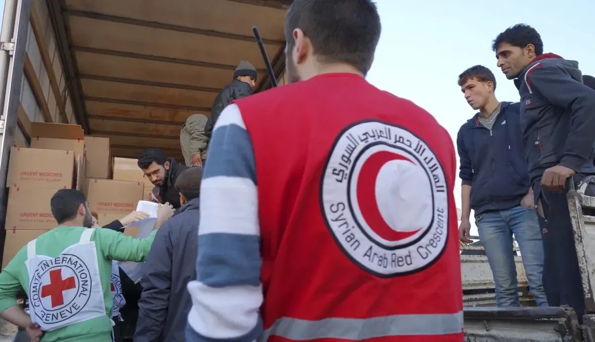 تخفيض التمويل يهدد برامج الصليب الأحمر الإنسانية في سوريا: تقليص العمليات بنسبة 20%