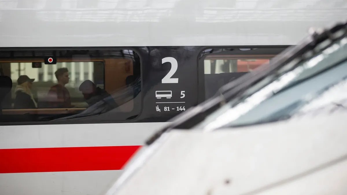 حادث مروع في ألمانيا: شاب يصطدم بقطار سريع أثناء استخدامه الهاتف