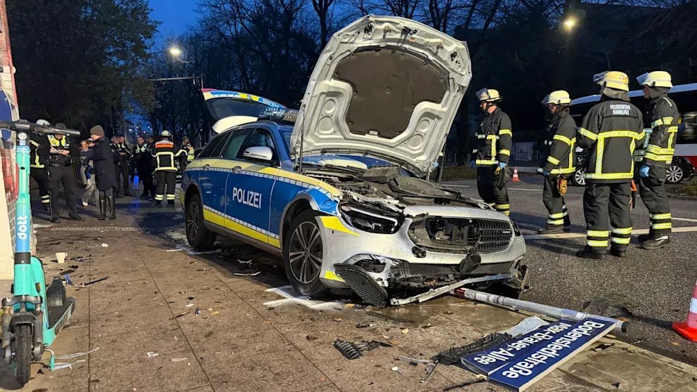 هامبورغ: إصابة خمسة أشخاص بينهم رضيع في حادث سير أثناء توجه الشرطة إلى موقع جريمة طعن