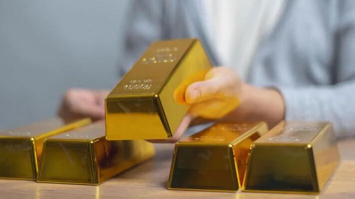 توقعات بارتفاع جنوني للذهب: هل يصل إلى 4500 دولار بحلول نهاية 2025؟