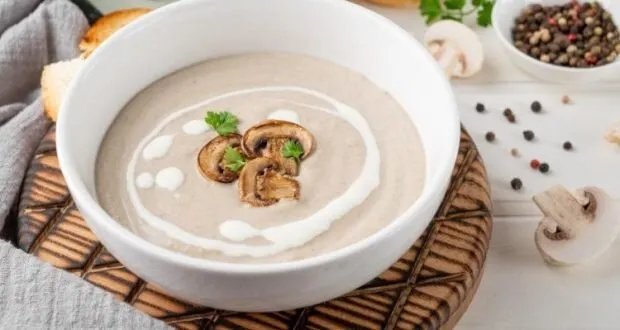 طريقة تحضير شوربة كريمة الفطر اللذيذة: وصفة سهلة وسريعة