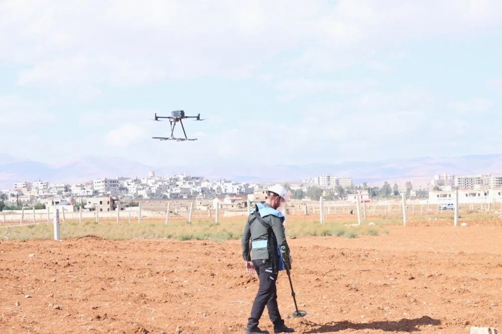 نجاح أول اختبار لطائرة مسيرة لكشف الألغام في ريف دمشق