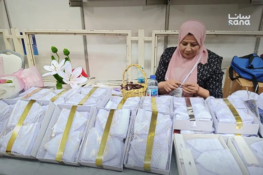 انتصار الحاج يحيى من القلمون: حرفة يدوية تتحول إلى مشروع رائد لدعم وتمكين المرأة