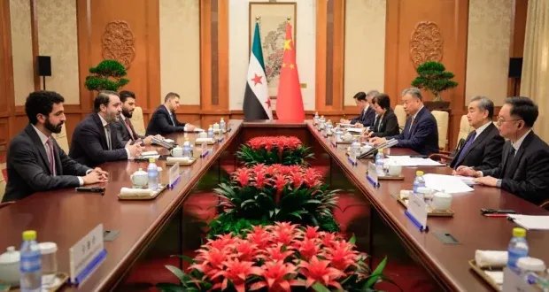 الصين تدعم جهود السلام في سوريا وسط تقارير عن تسليم مقاتلين من الأويغور