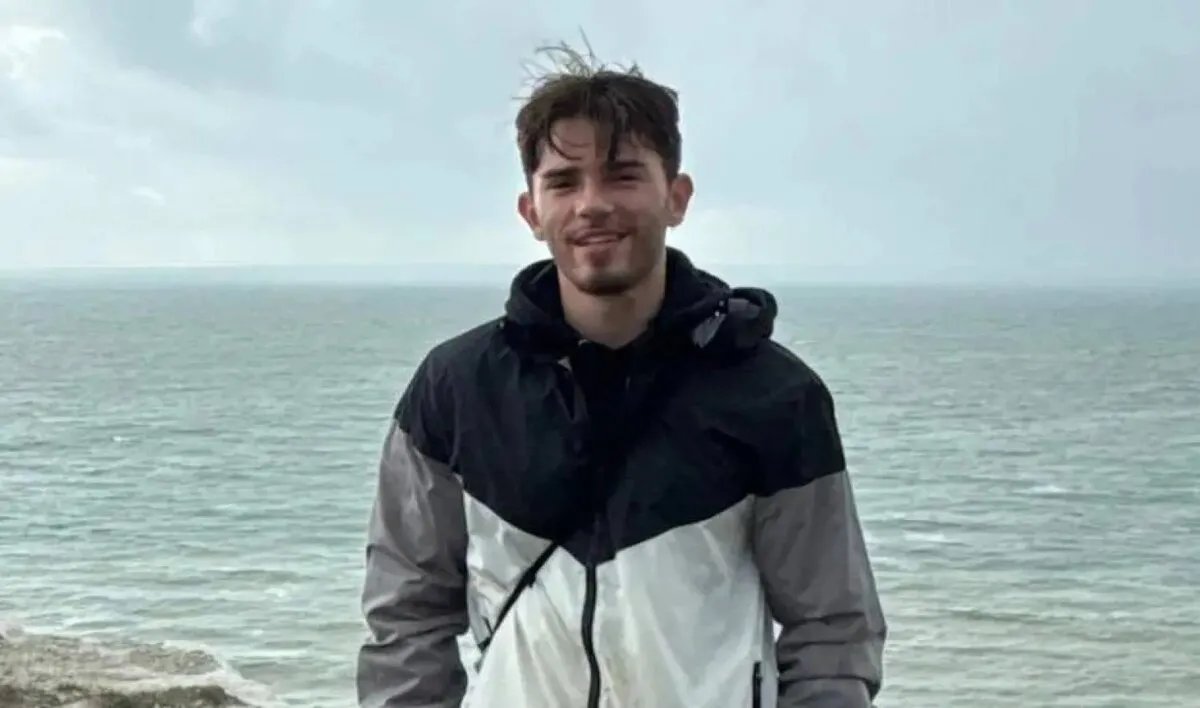 لقاء العمر: بريطاني يلتقي بوالده التركي في لندن بعد فراق دام 20 عاماً بفضل الصدفة!