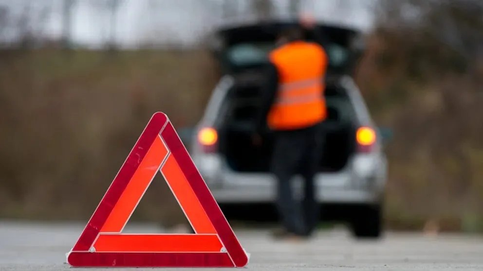 بافاريا في صدمة: استنجد بالمساعدة ليسرق سيارة المنقذ وزوجته بداخلها!