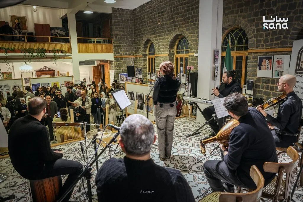 حمص تحتضن معرض "معتقلون ومغيّبون": الفن يوثق مآسي الاعتقال والاختفاء القسري