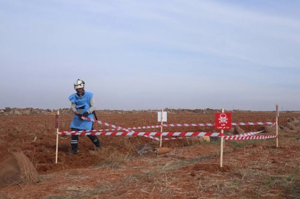 الدفاع المدني السوري يزيل آلاف المخلفات الحربية الخطرة منذ بداية عام 2025