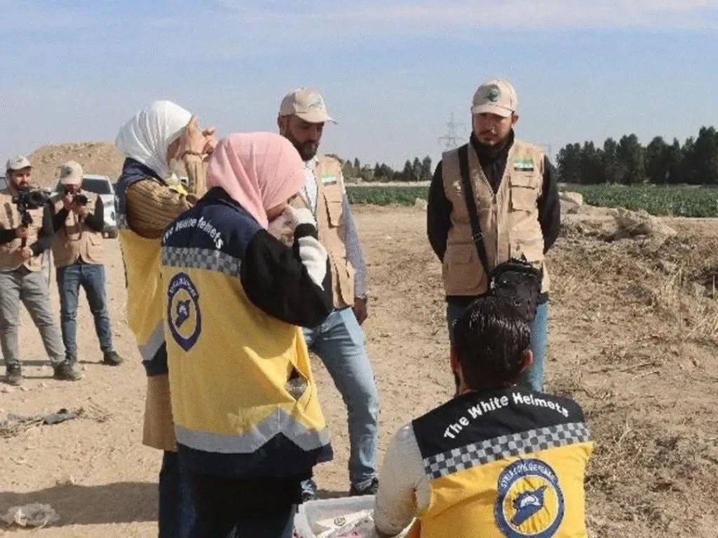 الدفاع المدني ينتشل رفات عشرة أشخاص من موقع عسكري سابق في دوما: جهود مستمرة للكشف عن مصير المفقودين