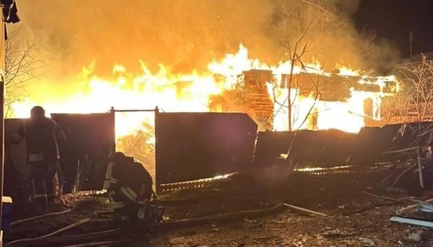 تصعيد في دونيتسك: قتلى وجرحى في هجمات متبادلة تستهدف محطات الطاقة