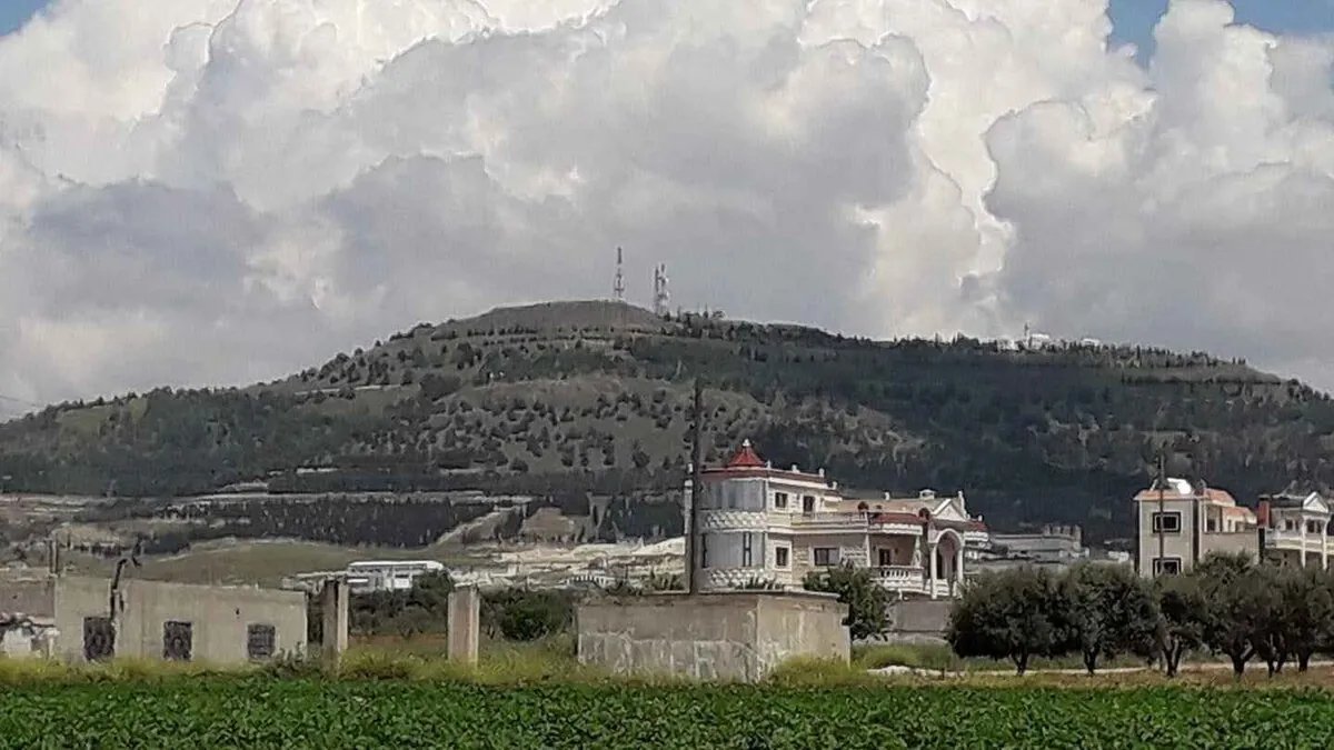 مأساة في ريف حماة: مصرع وإصابة 12 شخصاً بينهم أطفال في انفجار لغم أرضي