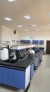 مأساة في جامعة دمشق: انفجار كيميائي يودي بحياة موظف في كلية الصيدلة وتحقيقات عاجلة