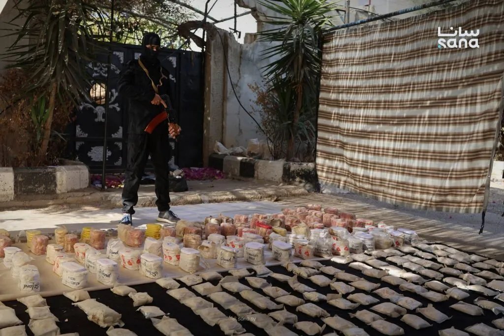 ضربة قاصمة لتجار السموم: ضبط كميات هائلة من المخدرات في البادية السورية