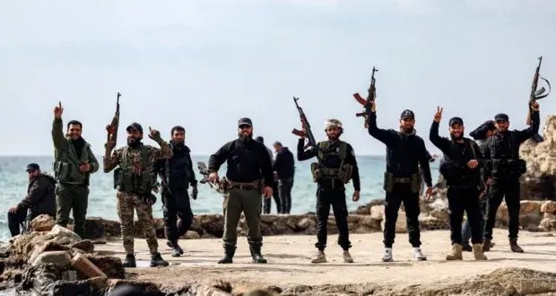 بدء محاكمة علنية لـ 14 متهماً بانتهاكات في أحداث الساحل: تفاصيل الجلسة الأولى وقرارات القاضي