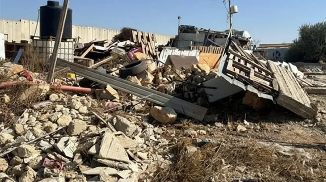 الاحتلال الإسرائيلي يعتقل فلسطينيين ويهدم منازل ومنشآت في الضفة الغربية