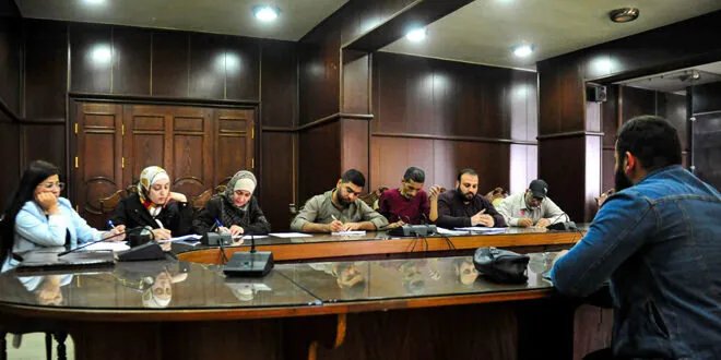وزارة الاقتصاد والصناعة تعيد تقييم موظفي الإجازات لملء الشواغر