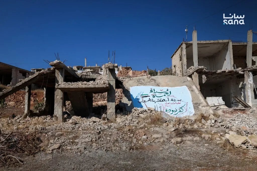 فريق "ريشة وطن" يزين كفرنبوذة برسومات جدارية دعماً لحملة "فداء لحماة"