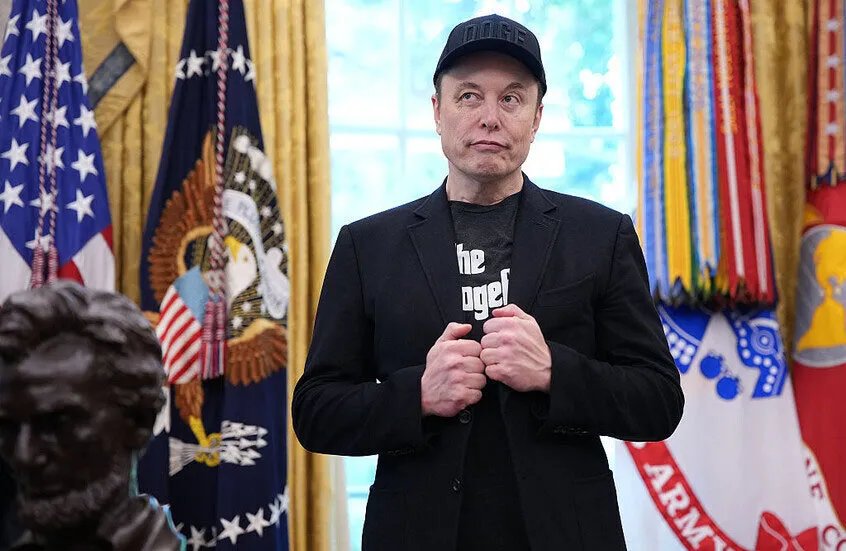 زيادة تاريخية في راتب إيلون ماسك تفوق مجموع رواتب معلمي أمريكا