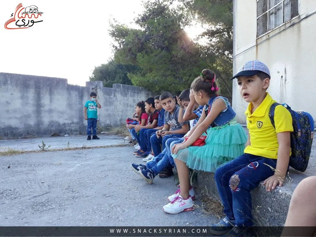 فيديو صادم من حمص: معلمة تعنف طلاباً والأهالي غاضبون.. والتربية تبرر!