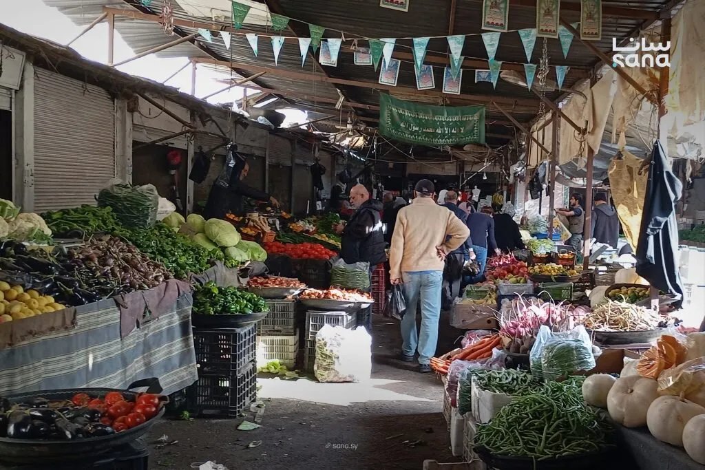 ارتفاع أسعار الخضار والفواكه في سوق المزة بدمشق: نظرة عن كثب من سانا