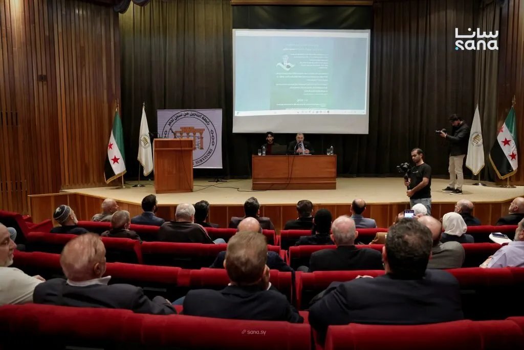 محاضرة مؤثرة في دمشق: ناجٍ من سجن تدمر يروي فصولاً من المعاناة والأمل