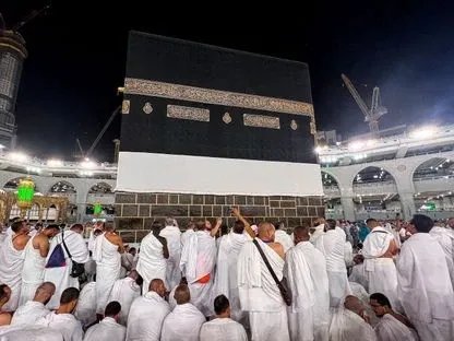 السعودية تتوعد المخالفين: عقوبات قاسية للمتخلفين عن مغادرة المملكة بعد انتهاء التأشيرة