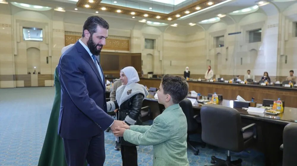 الرئيس الشرع وعقيلته يستقبلان أطفال الشهداء والمتفوقين ويستمعان إلى طموحاتهم في اليوم العالمي للطفل