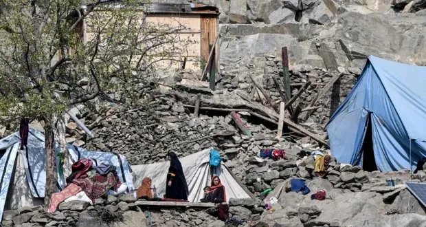 مصرع وإصابة المئات في زلزال قوي يضرب شمال أفغانستان