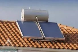 ارتفاع الطلب على السخانات الشمسية في حماة مع تزايد قلق المواطنين من فواتير الكهرباء